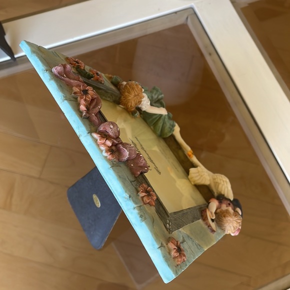 A Set of Two Vantage Collection Photo Frames, 5x7” and 3.5x5” - Picture 4 of 11